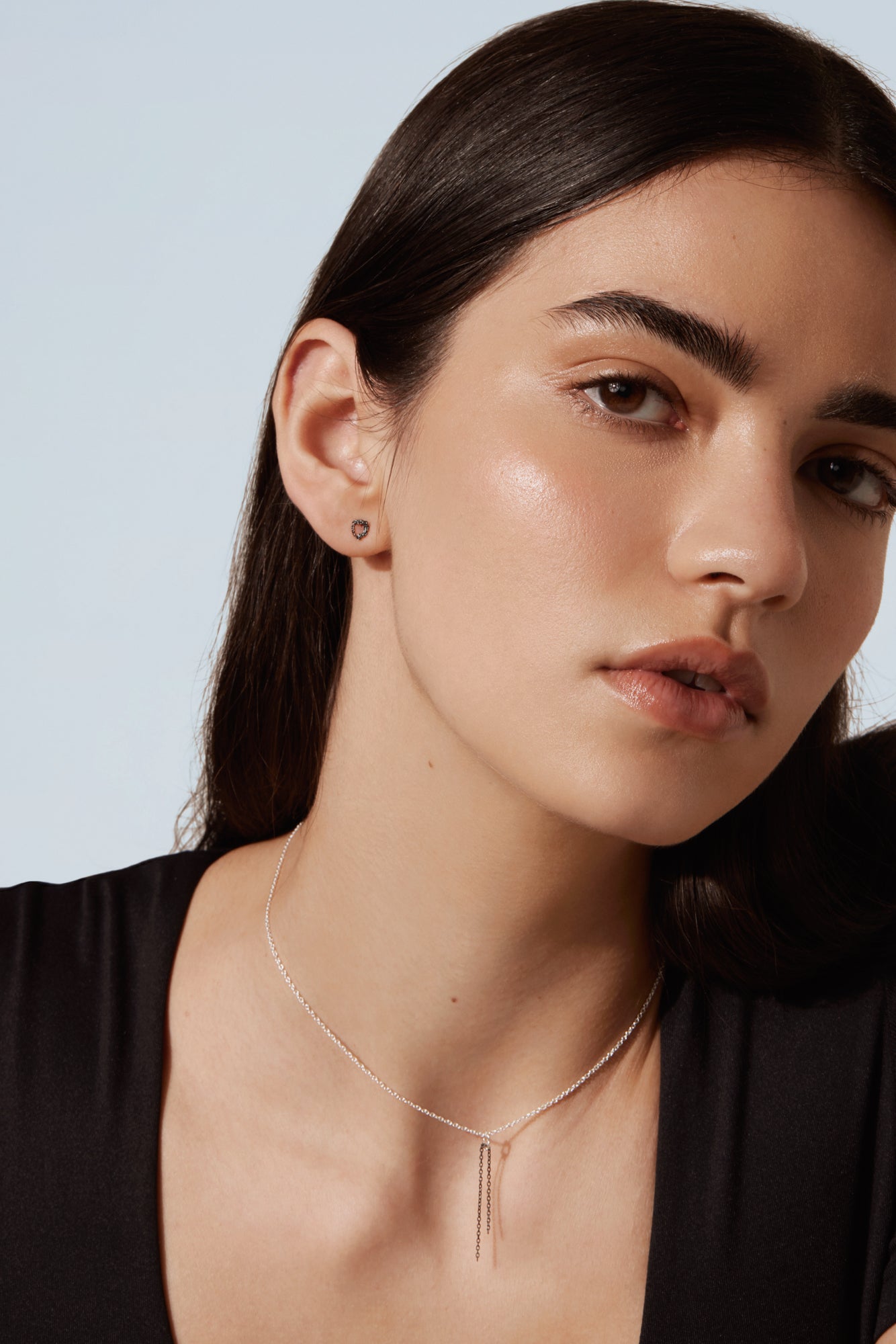 Petites boucles d'oreilles rondes texturées en argent noir fait au Québec