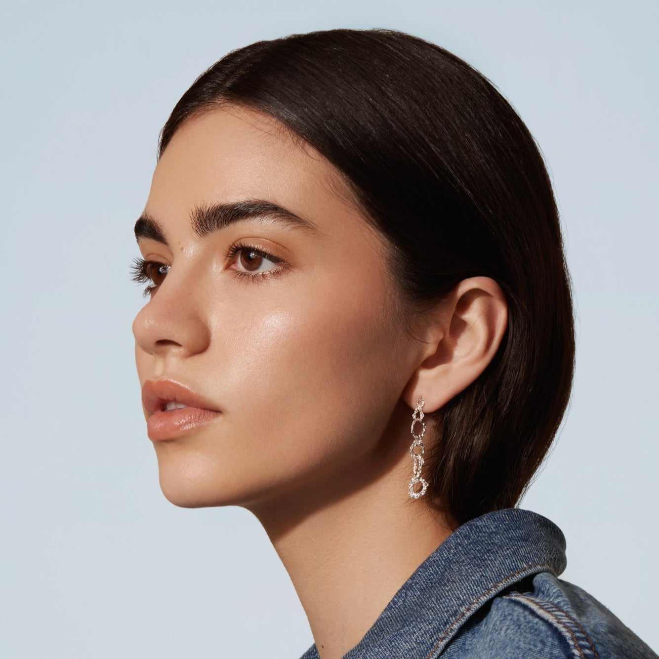 The silver drop assembly earrings by Camillette Jewelry handmade in Montreal.