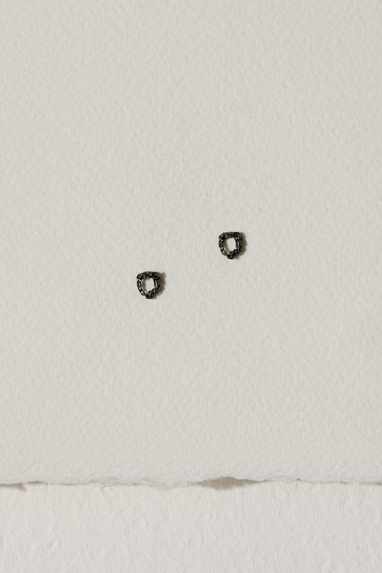 The tiny amalgame Stud earrings in black silver