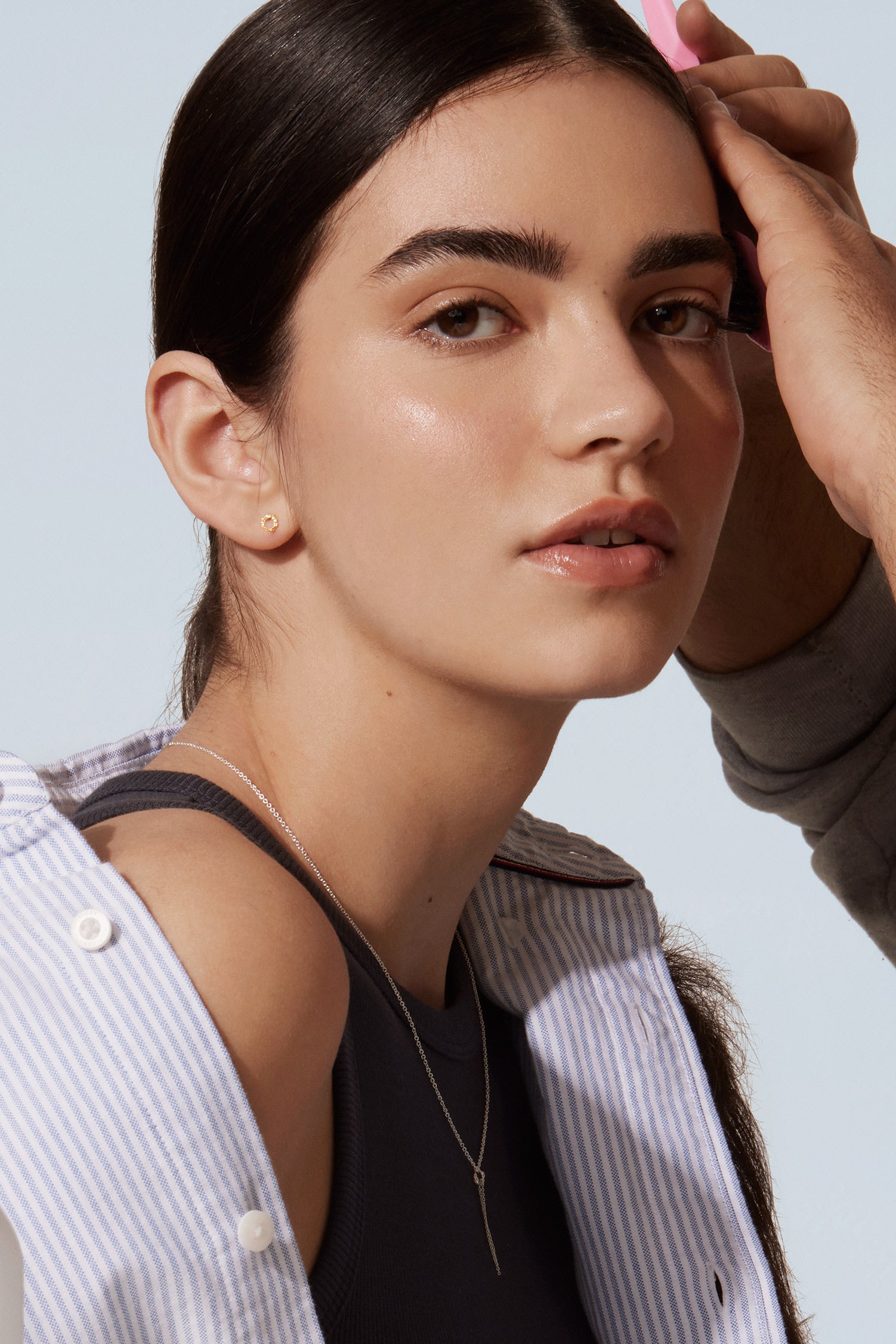 Boucle d'oreille ronde dorée texturée par Camillette Bijoux fait au Québec