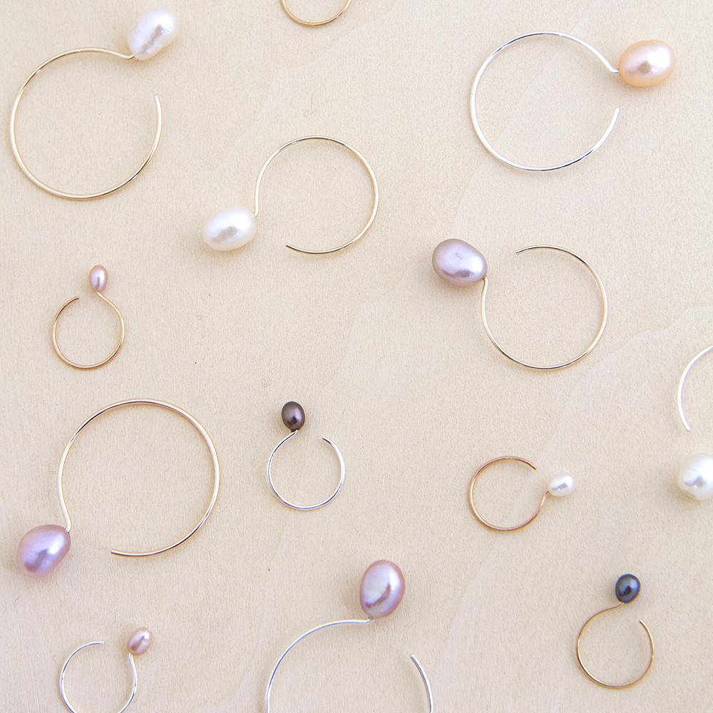 Basic Small Yellow Gold Filled Hoop Earrings with Ivory Pearl - 13mm - Camillette