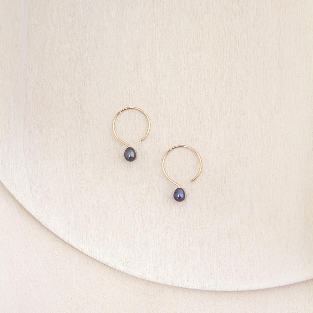 Basic Small Yellow Gold Filled Hoop Earrings with Pink Pearl - 13mm - Camillette
