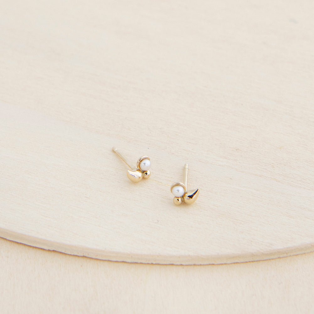 Freshwater Pearl with Paisley Stud Earrings - 14k Gold - Camillette